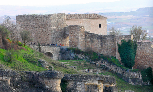 Castillo y Arco de Bezudo