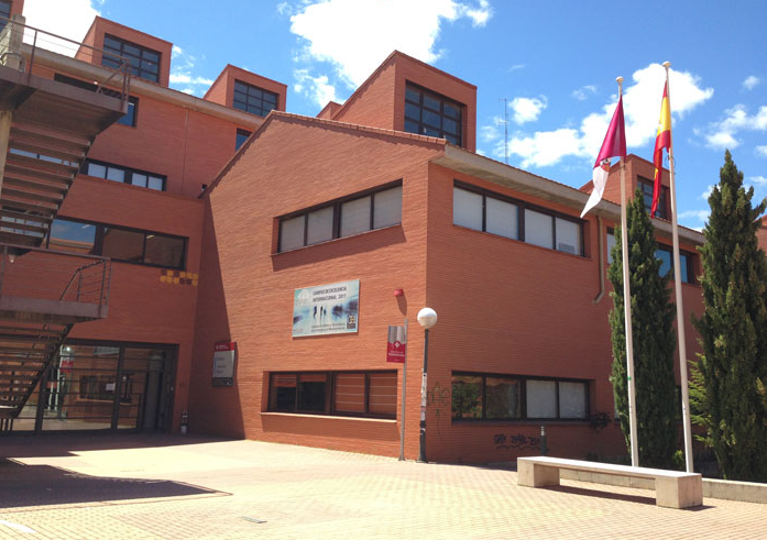 Impermeable Peticionario Venta ambulante Universidad de Castilla La Mancha. Campus de Cuenca | Cuenca es Turismo